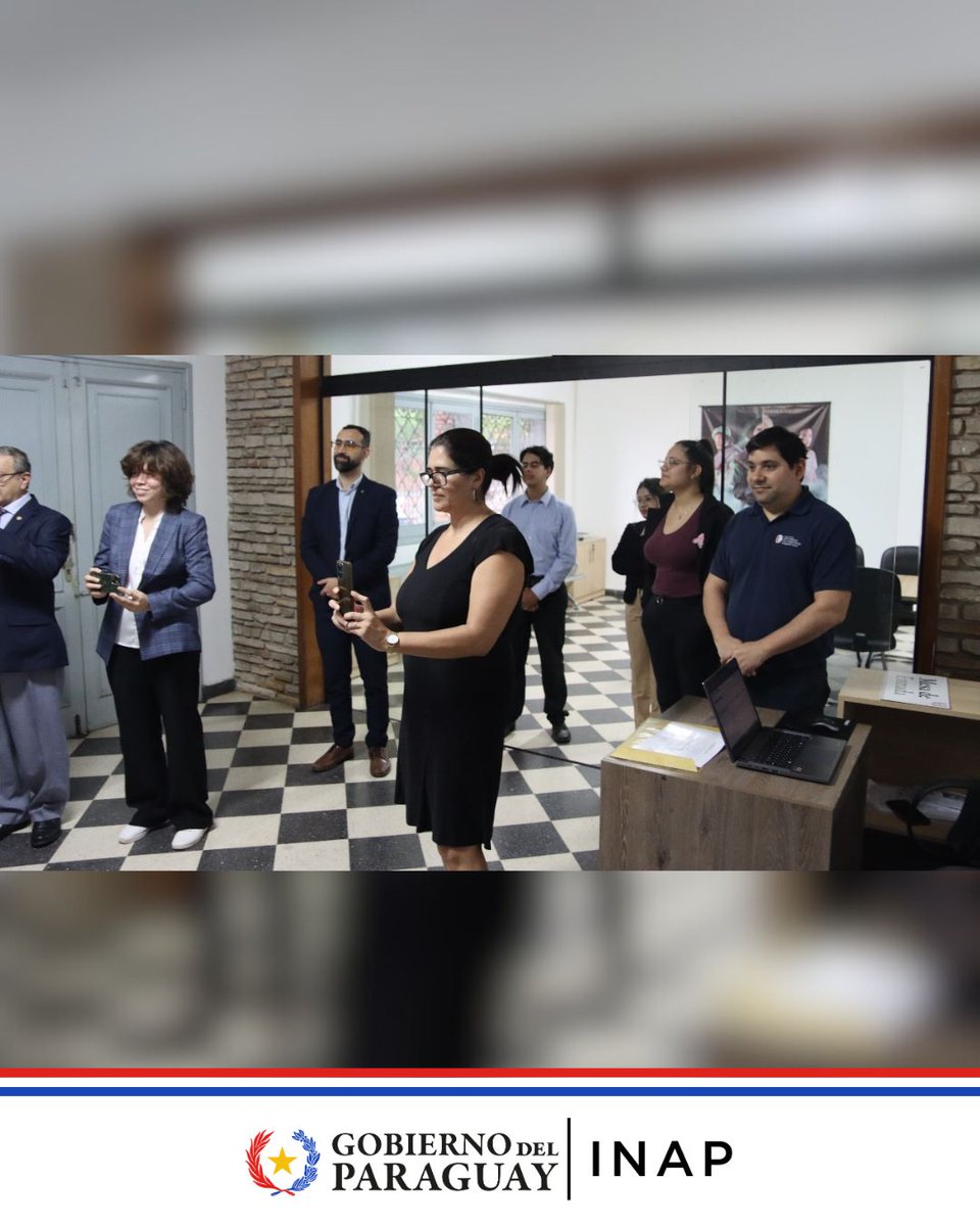 Inap_py's tweet image. 🎬 Verónica Díaz recibió su título como egresada de la EICTV (Cuba), con apoyo del INAP.
El director Christian Gayoso le entregó además la Mención de Honor del Premio Nacional de Investigación Cinematográfica por su obra “El pueblo (1969)”.
#INAP #CinePY #EICTV