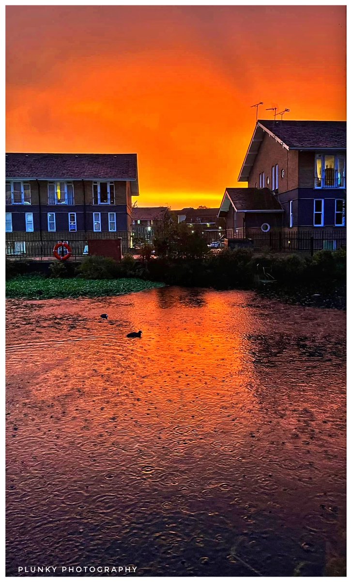 KerrPlunk1503's tweet image. “When the Sun Kissed the Canal - Hackney Wick Aglow”

#HackneyWick #LondonPhotography #UrbanReflections #CityLights #RainyLondon #StreetPhoto #SunsetVibes #EveningGlow #LondonStreets #PhotoOfTheDay #UrbanMood #UKPhotography #HackneyLife