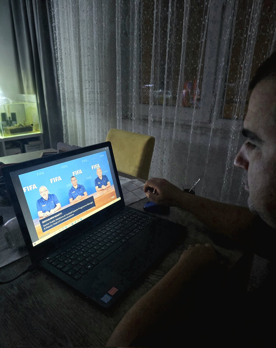 EnginErdem07's tweet image. FIFA’nın düzenlediği, Jürgen Klinsmann &amp;amp; Gilberto Silva tarafından gerçekleştirilen “HEDEF ODAKLI YÜKSEK / ÖNDE BASKI: SON BÖLGEYİ (3.) EN ETKİLİ ŞEKİLDE KULLANMAK” konulu seminere katılarak uluslararası futbol eğitimlerimi sürdürdüm. ⚽🌍