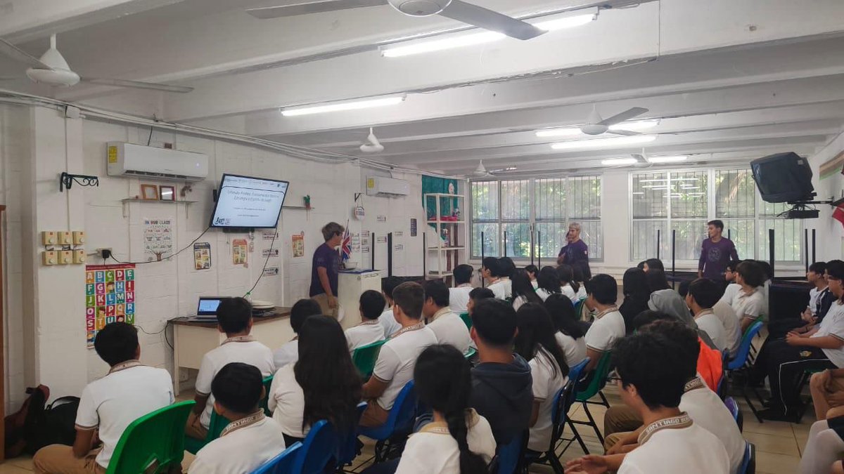 educacionyuc's tweet image. La Secundaria Federal núm. 1 "Santiago Burgos Brito", fue sede del inicio del taller “Ultimate #Frisbee en mi Secundaria”. Esta actividad, organizada por nuestra Dirección de Educación Física en colaboración con la Asociación de Disco Volador de Yucatán #ADVY,... (1/2)
