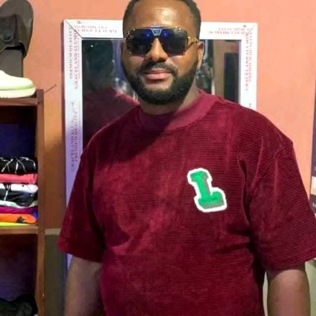 EnuguGod's tweet image. SAD NEWS 
Umunneochi, Abia State born Mr Ifeanyi Martins (FAMOUS) was reportedly kidnapped on Tuesday night and later found dead at Amechi Flyover along Enugu/PH road
May his soul rest in peace 💔
