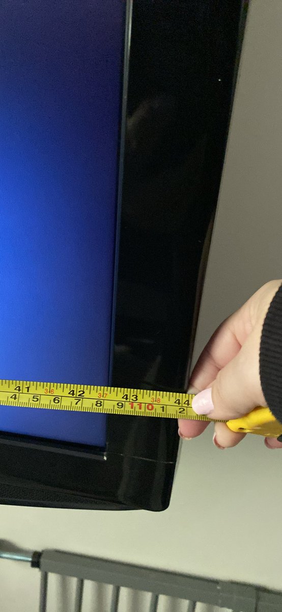 desaraev's tweet photo. Tv flat screen $200 obo insignia #tv #insignia https://t.co/2ZtoZHLLS6
