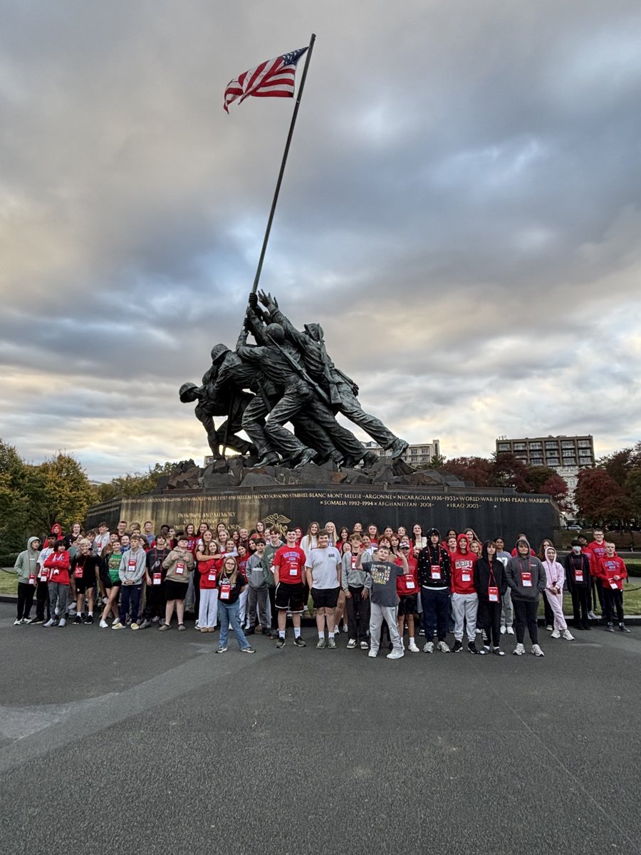 KJHKnights's tweet photo. Day 2 of KJH 8th graders in Washington DC. #KingsStrong @Kings_Schools #StrongerTogether https://t.co/o2eCUiUOT0