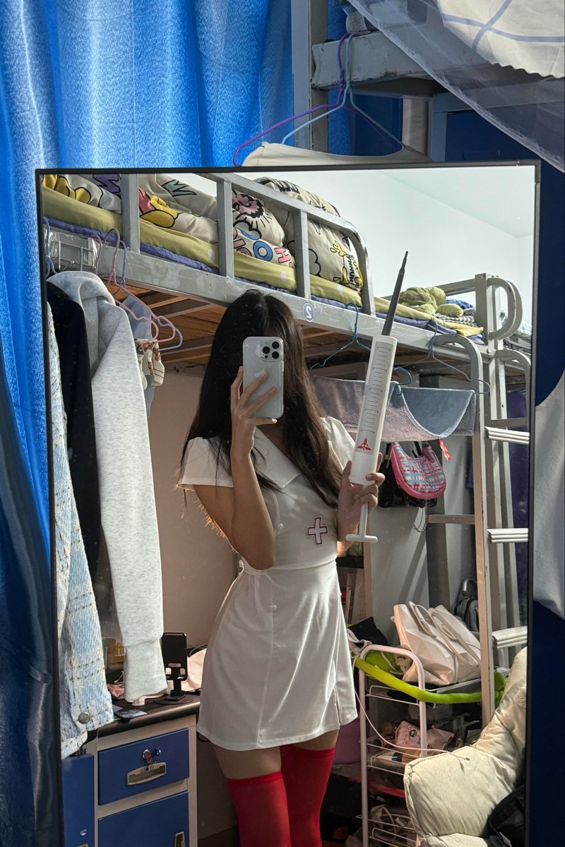 yyyy_ssyy's tweet photo. 过来，给姐姐打针💉了 https://t.co/qkcLaYz86x