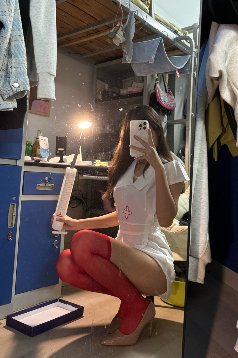 yyyy_ssyy's tweet photo. 过来，给姐姐打针💉了 https://t.co/qkcLaYz86x