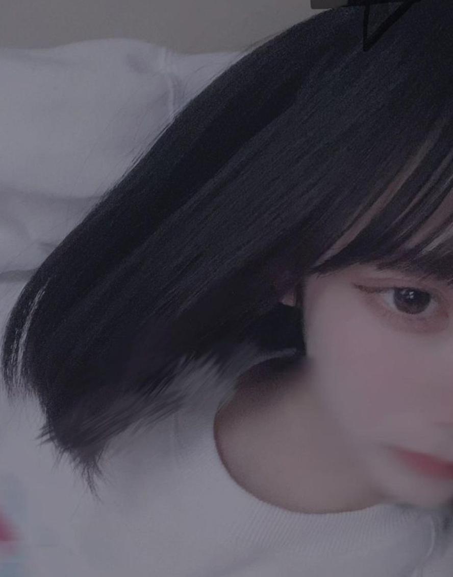 土曜日の朝、風強め。
のんびり気分で読書する。 🍣