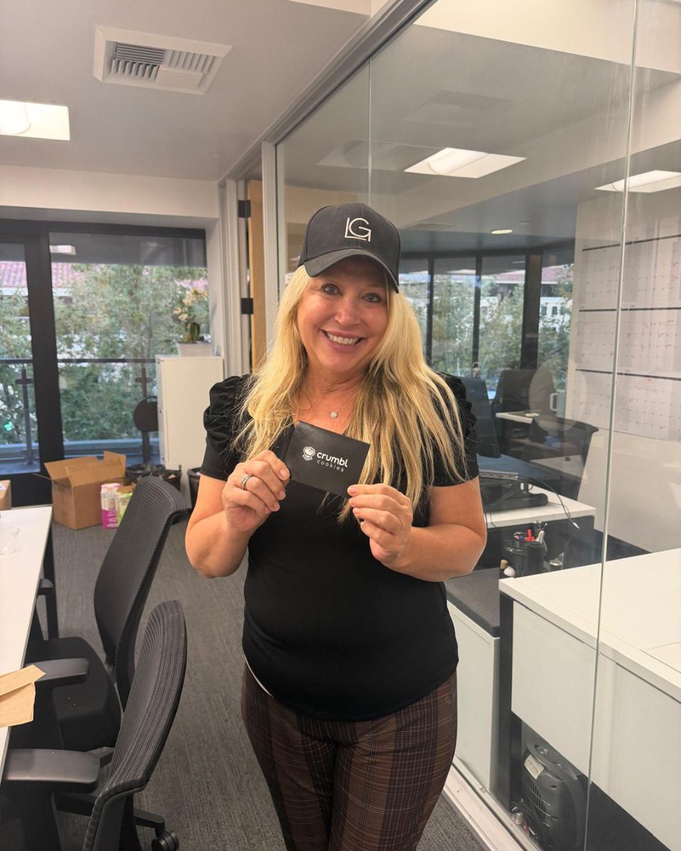 lydiagable's tweet image. Call Night with the team was a good one. ☎️
Plenty of great conversations, client check-ins, and that solid team energy that keeps things moving.
And yes, Erin and Ricki happened to show up twinning 👯‍♀️ — because great minds think alike.

#LydiaGableRealtyGroup