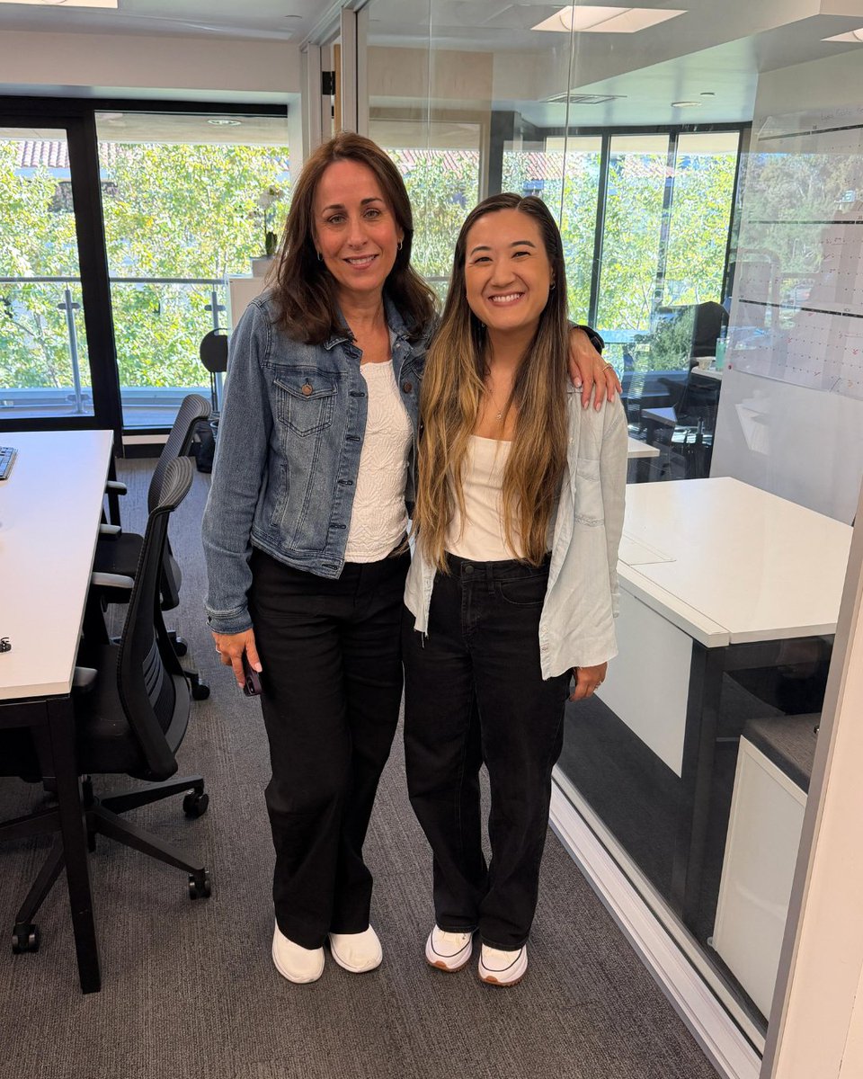 lydiagable's tweet image. Call Night with the team was a good one. ☎️
Plenty of great conversations, client check-ins, and that solid team energy that keeps things moving.
And yes, Erin and Ricki happened to show up twinning 👯‍♀️ — because great minds think alike.

#LydiaGableRealtyGroup