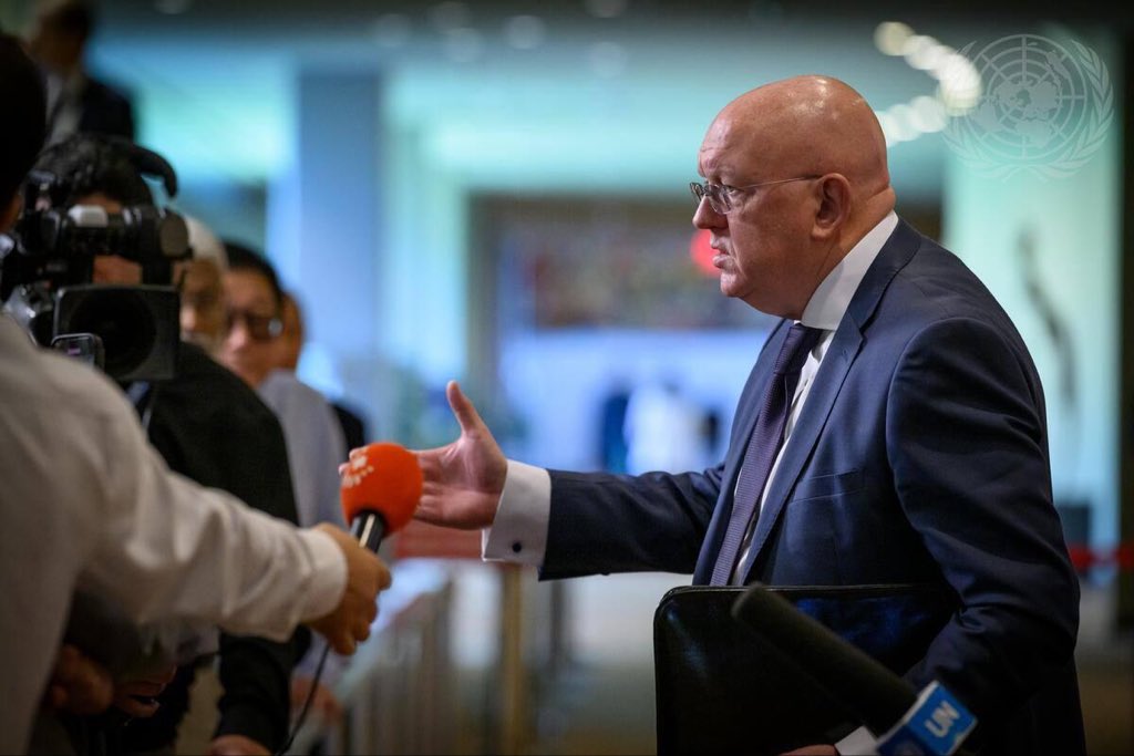🇷🇺🇺🇳 Vassili #Nebenzya, Représentant permanent de la Russie auprès de l'#ONU :

🎙️« Notre initiative de lutte contre le colonialisme sert à attirer l'attention sur la nécessité de libérer les pays africains des nouvelles formes d'exploitation »

🔗 Lire: t.ly/FtKuV