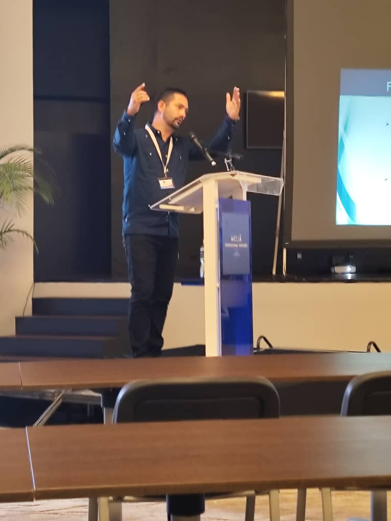 El Dr. Duniel Abreu Casas,con la Conferencia de HeberFERÓN en Gliomas Cerebrales concluye el 1er congreso Internacional de productos Biofarmaceúticos!!!
CIGB-BioCubaFarma.
#CubaPorLaVida
#SaludParaTodos
#CubaEsAmor
<a href="/TaniaMCruzHdez/">Dra.Tania Margarita Cruz Hernández</a> 
<a href="/DiazCanelB/">Miguel Díaz-Canel Bermúdez</a> 
@minsap