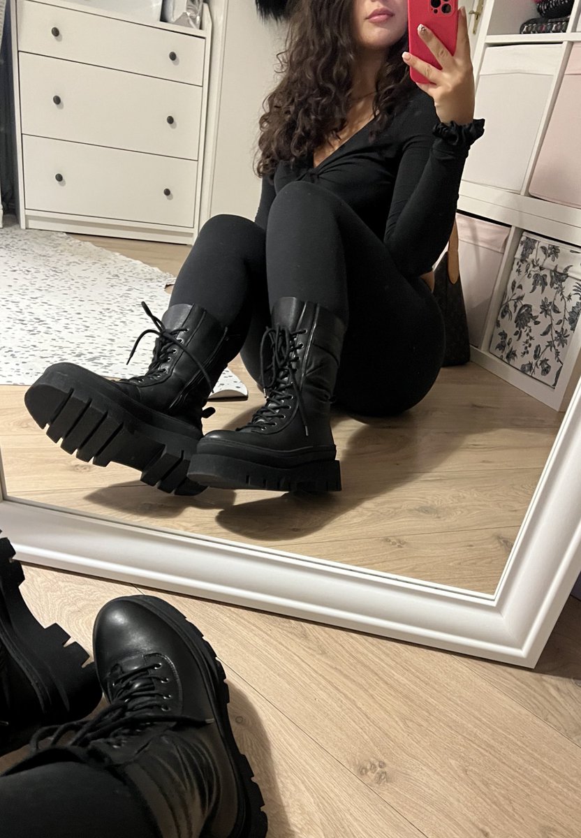 hanaismus's tweet photo. Albanerinnen, die dich mobben und auslachen>>> https://t.co/QFZ4agqa1b
