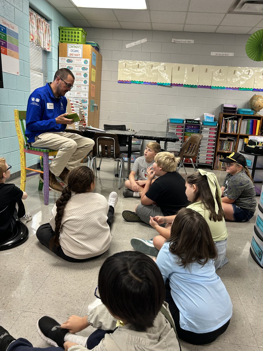 TC_Schools_KY's tweet image. 3rd graders at TCIS enjoyed community readers as part of the Read, Lead, Succeed program! 

Thank you to Hayden Dabney, Joey Hicks, and Kelly Rexroat. 

#tcpride #tcis #TCFRC
