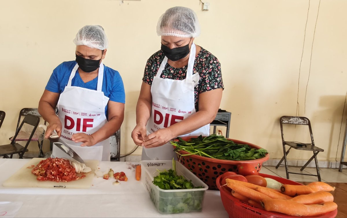 Llevamos a cabo una capacitación teórico-práctica dirigida a los integrantes de los 26 Comités del Programa de Alimentación Escolar y los 5 Comités del Programa de Comedores Comunitarios del municipio de Ixtlahuacán.