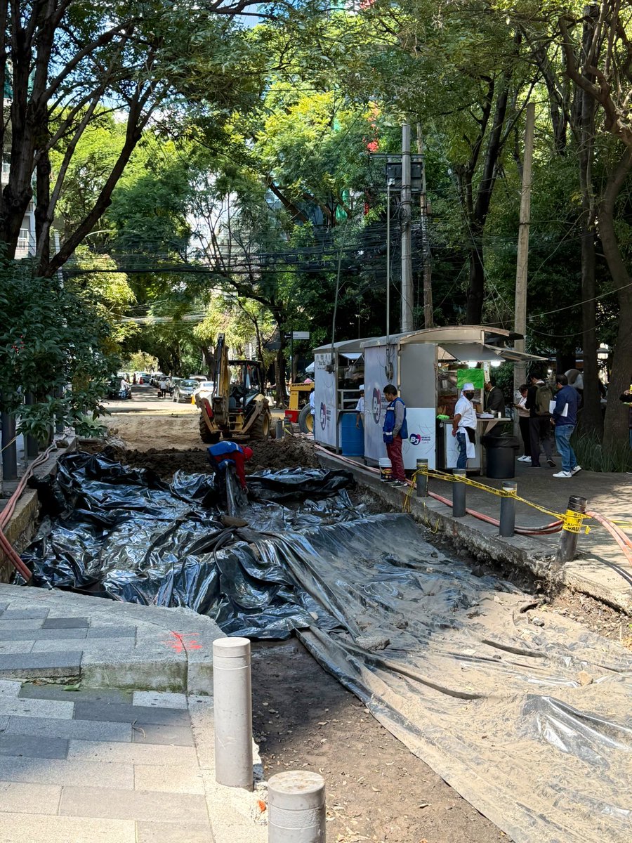 eolaiz's tweet image. Obras inconclusas la cual lleva al menos 8 semanas y ahora llevan 3 semanas sin tocar absolutamente nada en Calle Nebraska esquina Kansas @BJAlcaldia @LuisMendozaBJ @AccionesBJ Es una calle clave para entrar y salir de la colonia @Seg_NapolesDF , cuando se va a finalizar?