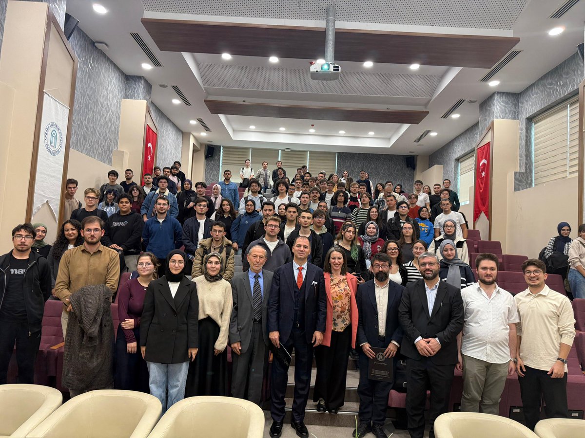 Bugün Ankara Yıldırım Beyazıt Üniversitesi’nde öğrenciler ile bir araya geldik. Teknoloji ve girişimcilik üzerine sohbet ettik. 

#girişimcilik #aybü #teknoloji

<a href="/ybuankara/">Ankara Yıldırım Beyazıt Üniversitesi</a> <a href="/CyberparkTGB/">Bilkent CYBERPARK</a>