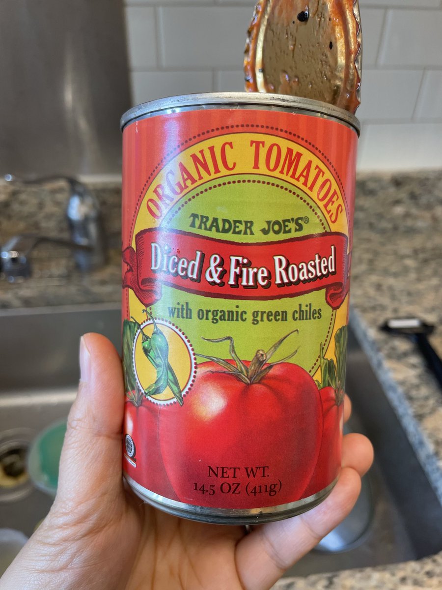 Nageko_Ishi's tweet image. トレジョの&quot;炙り焼き&quot;トマト缶。トマトの燃えかすまで入ってる。ここまで本気で火を入れちゃうのがトレジョ。謳い文句の嘘のなさ。推せる。#traderjoe&apos;s