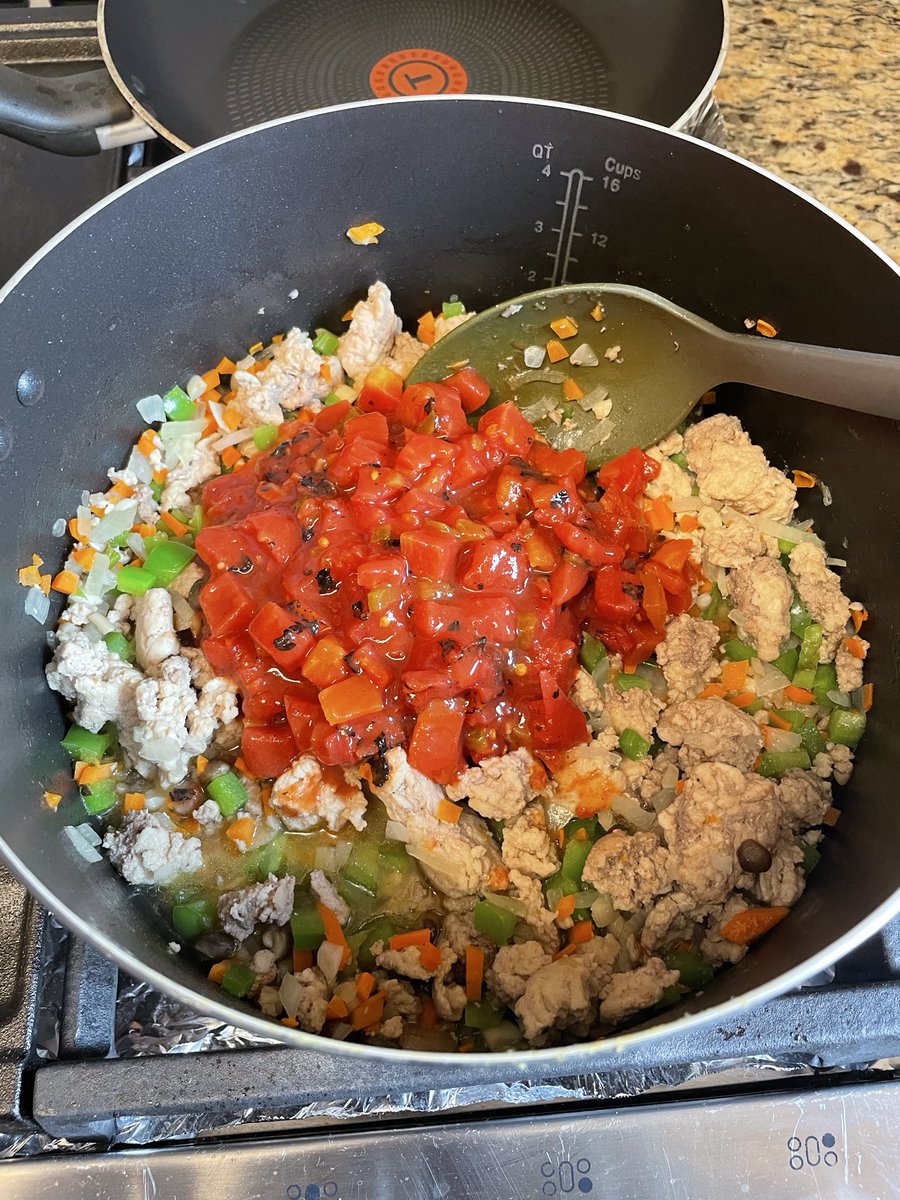 Nageko_Ishi's tweet image. トレジョの&quot;炙り焼き&quot;トマト缶。トマトの燃えかすまで入ってる。ここまで本気で火を入れちゃうのがトレジョ。謳い文句の嘘のなさ。推せる。#traderjoe&apos;s