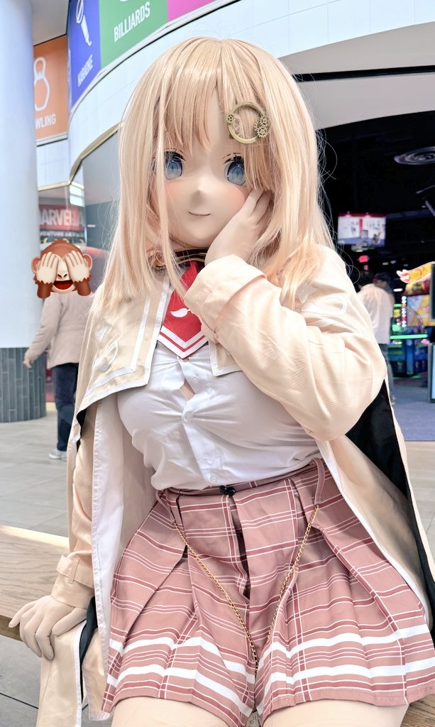 Sitting outside the round getting ready to game!

📸 <a href="/niki_kig/">SoCiNi_Kig</a>