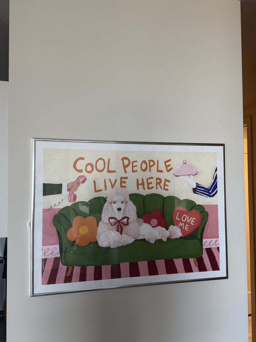 oritheoracle1's tweet image. ACTUAL PICTURE FROM MY GORGEOUS MIAMI 3 BEDROOM (wife thrifted for $10)