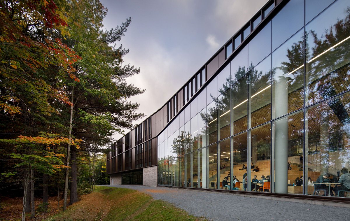 Archello's tweet image. École secondaire du Bosquet in Quebec integrates learning with nature through low-carbon design.
buff.ly/Mi7zVrI 

#SustainableArchitecture #BiophilicDesign #MaterialInnovation