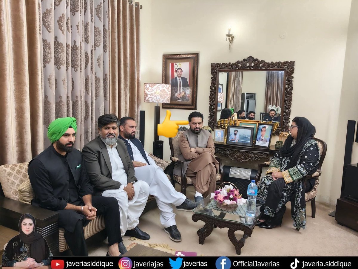 iamSadiqAfridi's tweet image. اس بندے کی آنکھوں میں ہمیشہ اپ کو حیاہ اور ادب دیکھنے کو ملے گا
عورت کے سامنے باادب اور آنکھے نیچھے کر کہ کھڑا رہتا ہے اور یہ اس کا بڑا پن ہے