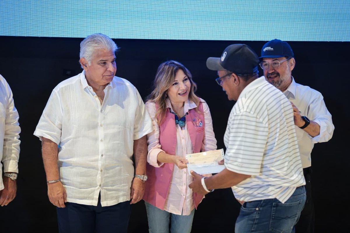 Mulino anuncia la creación del Instituto de Fomento Agropecuario y entrega préstamos en apoyo a los pequeños productores agrícolas 

El Presidente de la República, <a href="/JoseRaulMulino/">José Raúl Mulino</a> anunció en la ciudad de Santiago la creación del Instituto de Fomento Agropecuario dirigido a apoyar