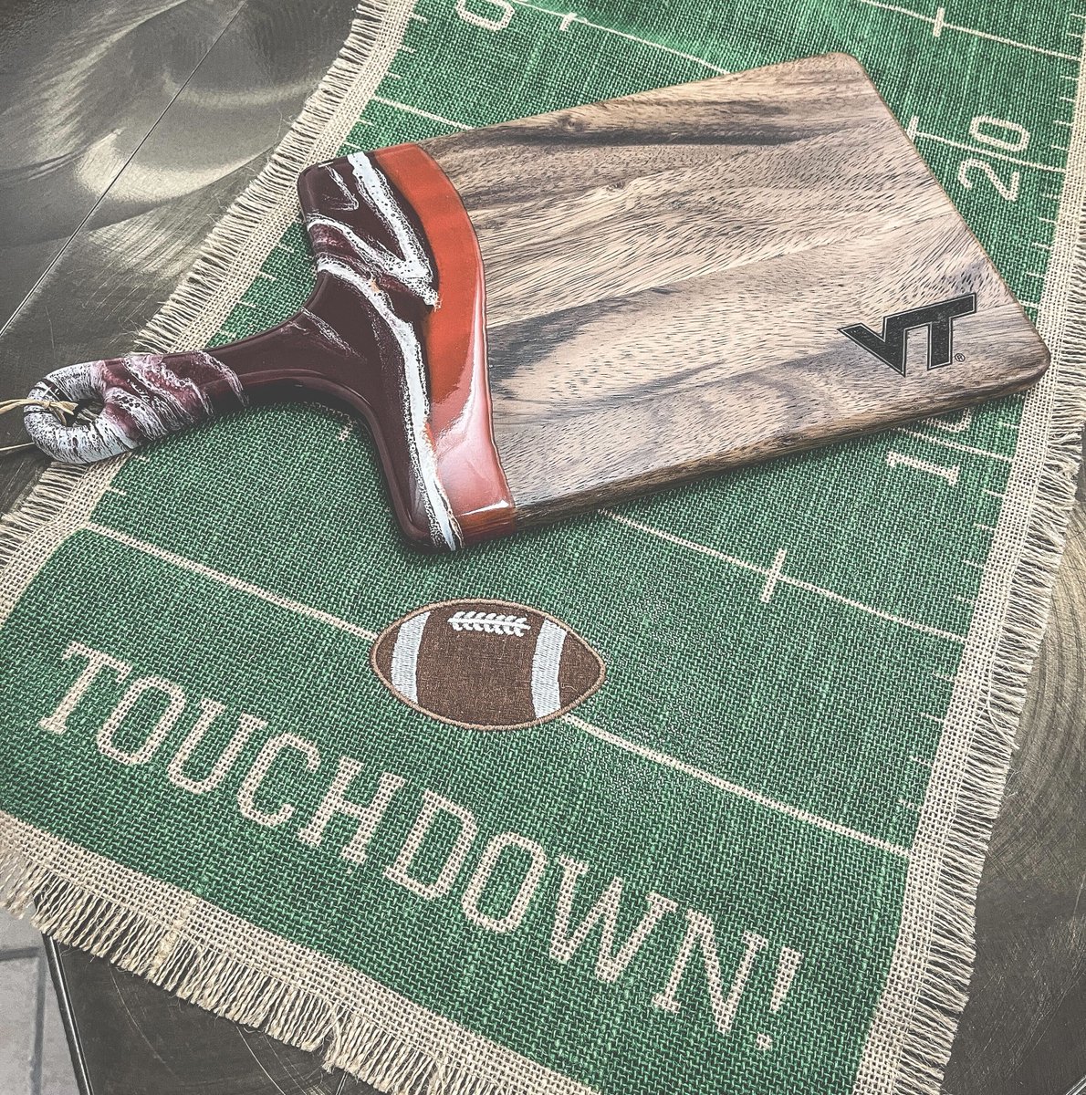 HokieClub's tweet image. Gameweek Giveaway! 🏈

Three Hokies who repost this and follow our account will receive a VT charcuterie board! Winners will be announced on Friday.
