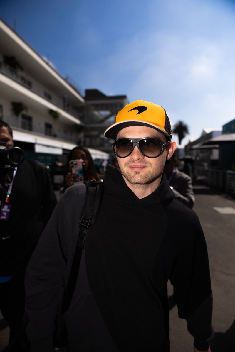 Pato’s in the house 🧡

#McLaren | #MexicoGP 🇲🇽