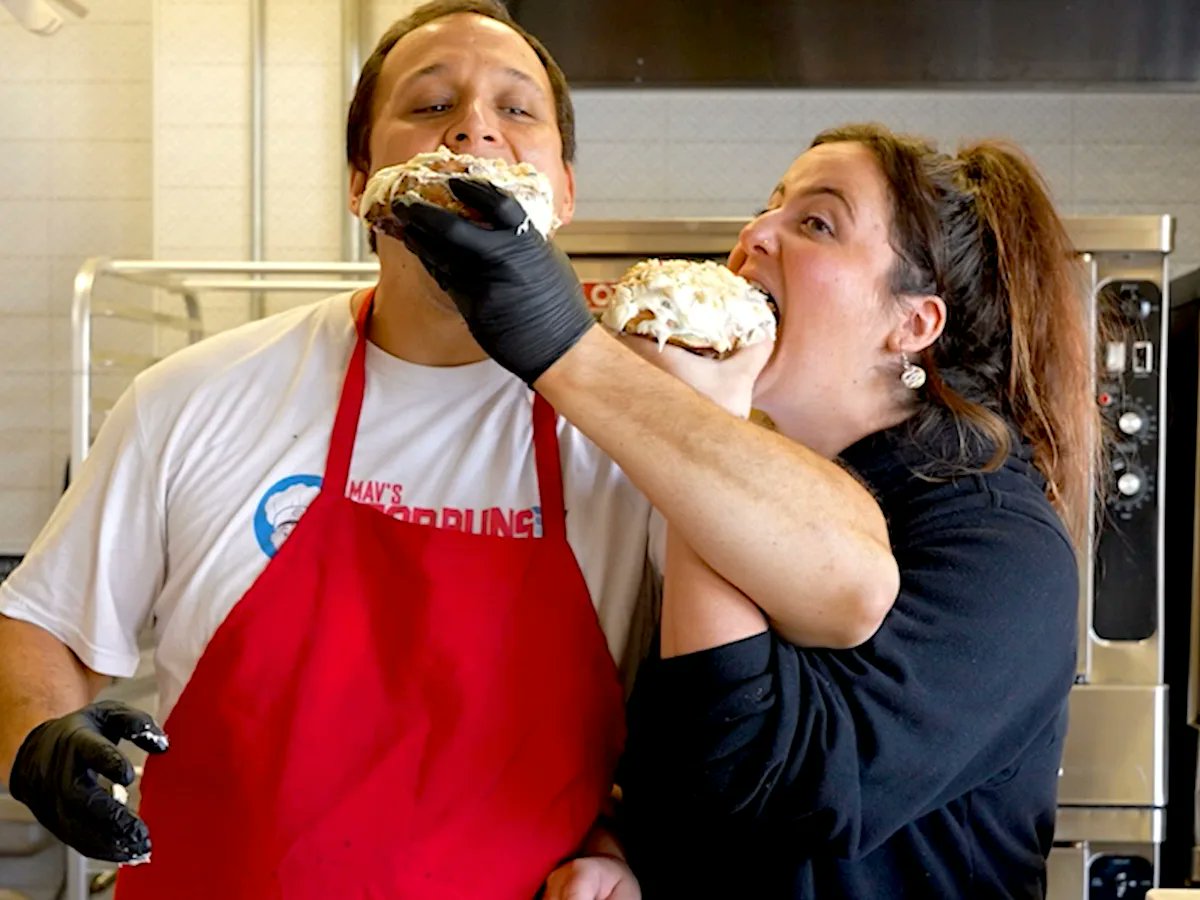 A husband and wife built a million-dollar #business selling cinnamon buns. Here's how their edgy, quirky Instagram posts launched them to a viral sensation. yahoo.com/lifestyle/arti… via <a href="/Yahoo/">Yahoo</a> #Entrepreneur #SmallBusiness