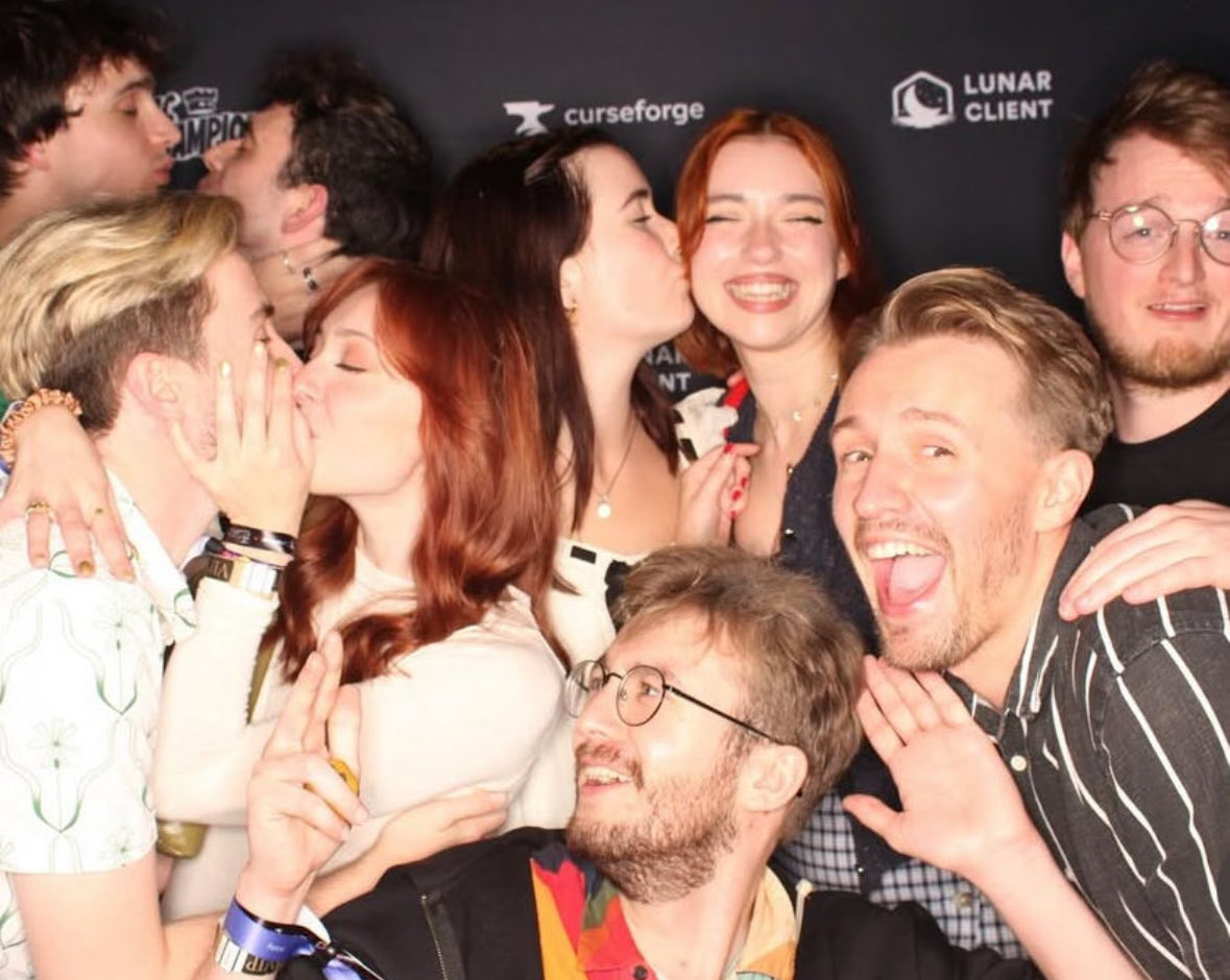 WHY DOES GRIAN LOOK LIKE THAT 😭