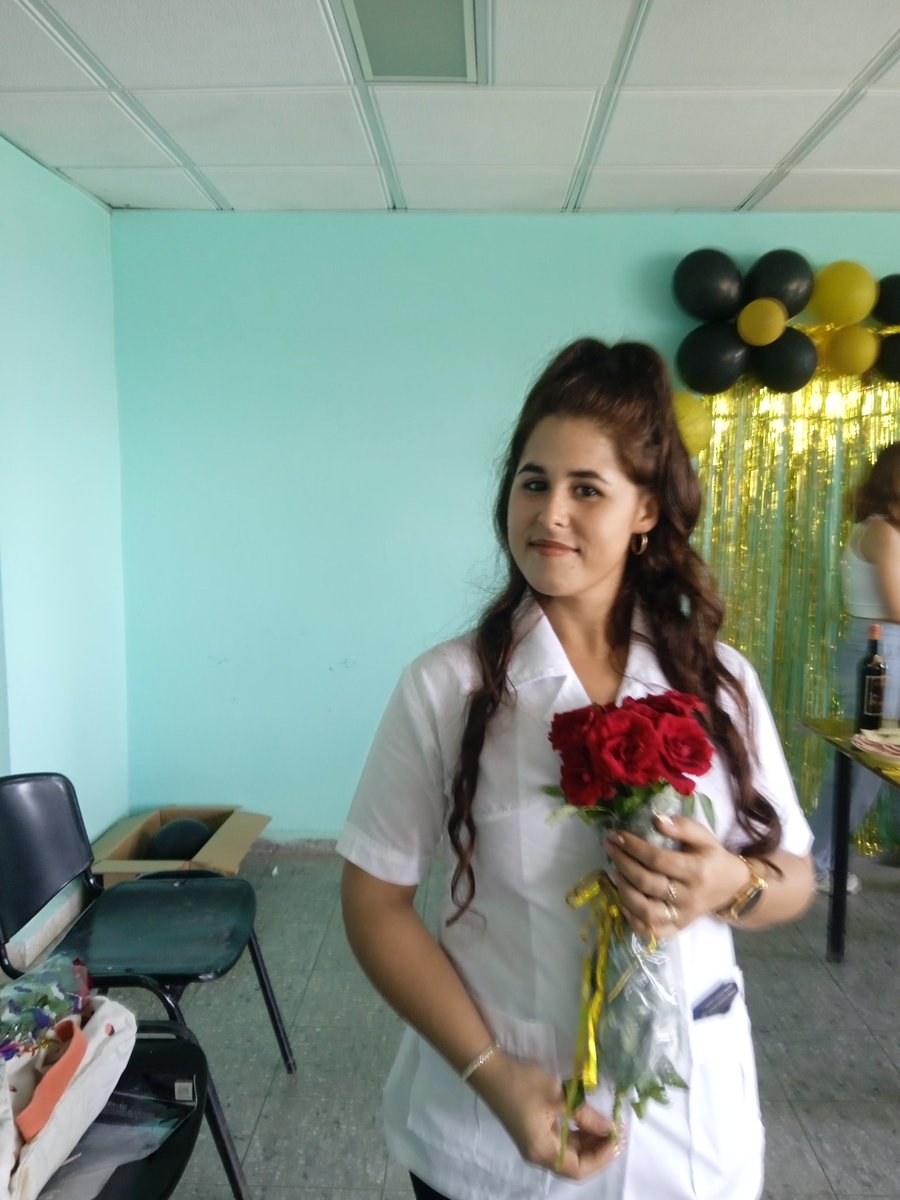 Yoraikis1's tweet image. Una nueva graduación de estudiante incrementa El ejército de las batas blancas muchas felicidades para todos los que terminaron su ejercicio final #PoderPopular