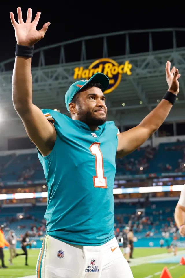 WhitePepperESQ's tweet image. No Drugs
No Alcohol
No Drama
No Allegations
No Scandals
Just a straight dogshit football player.
