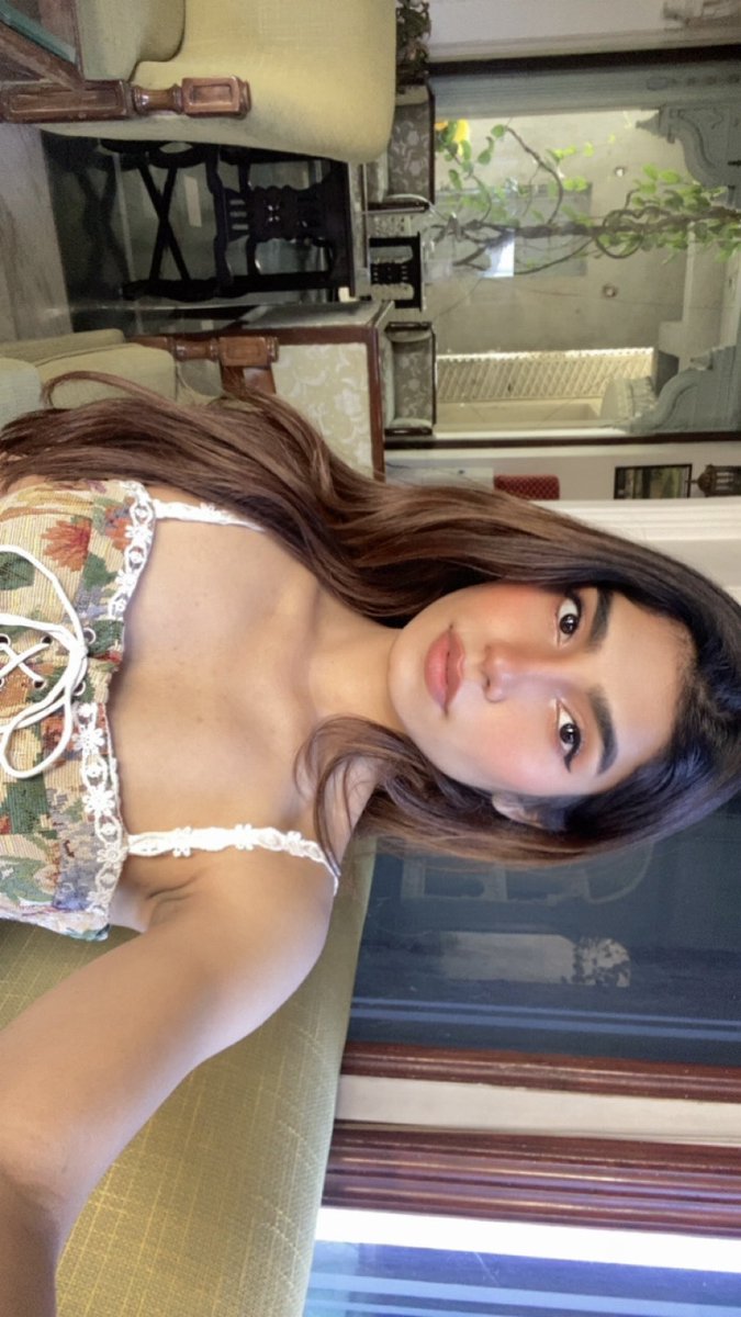 Daavya_vaishnav's tweet image. help me choose my next profile photo

1.                                         2.
3.                                        4.