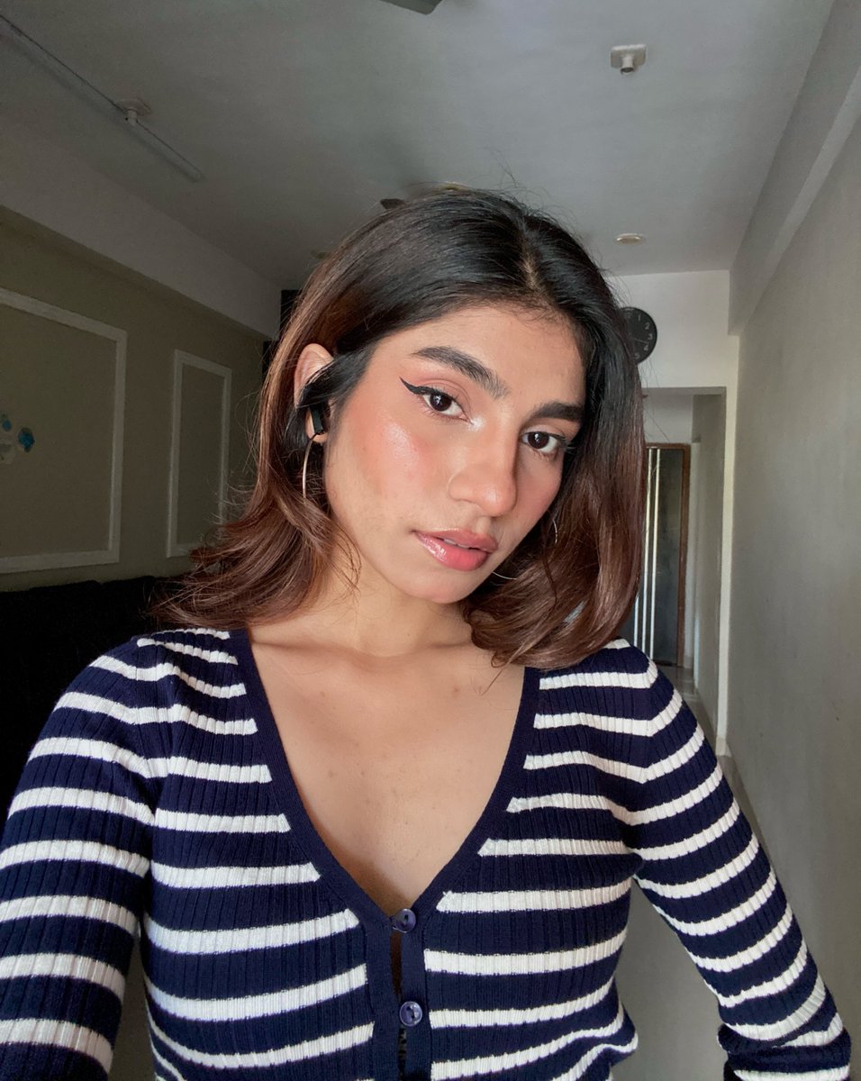 Daavya_vaishnav's tweet image. help me choose my next profile photo

1.                                         2.
3.                                        4.