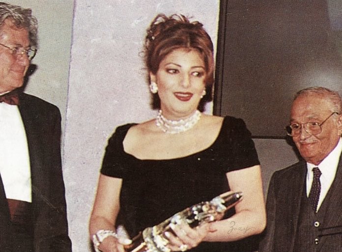 Assalaversion's tweet image. المبدعة أصالة بحفل تكريمها
 بمهرجان الغناء العربي الأول في الأمارات  
-عام1996❤️