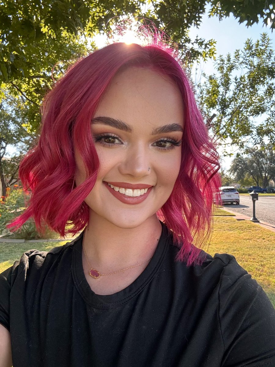 allisonnnn_____'s tweet photo. Changed my hair color 😘 https://t.co/lnRmCuPRgM