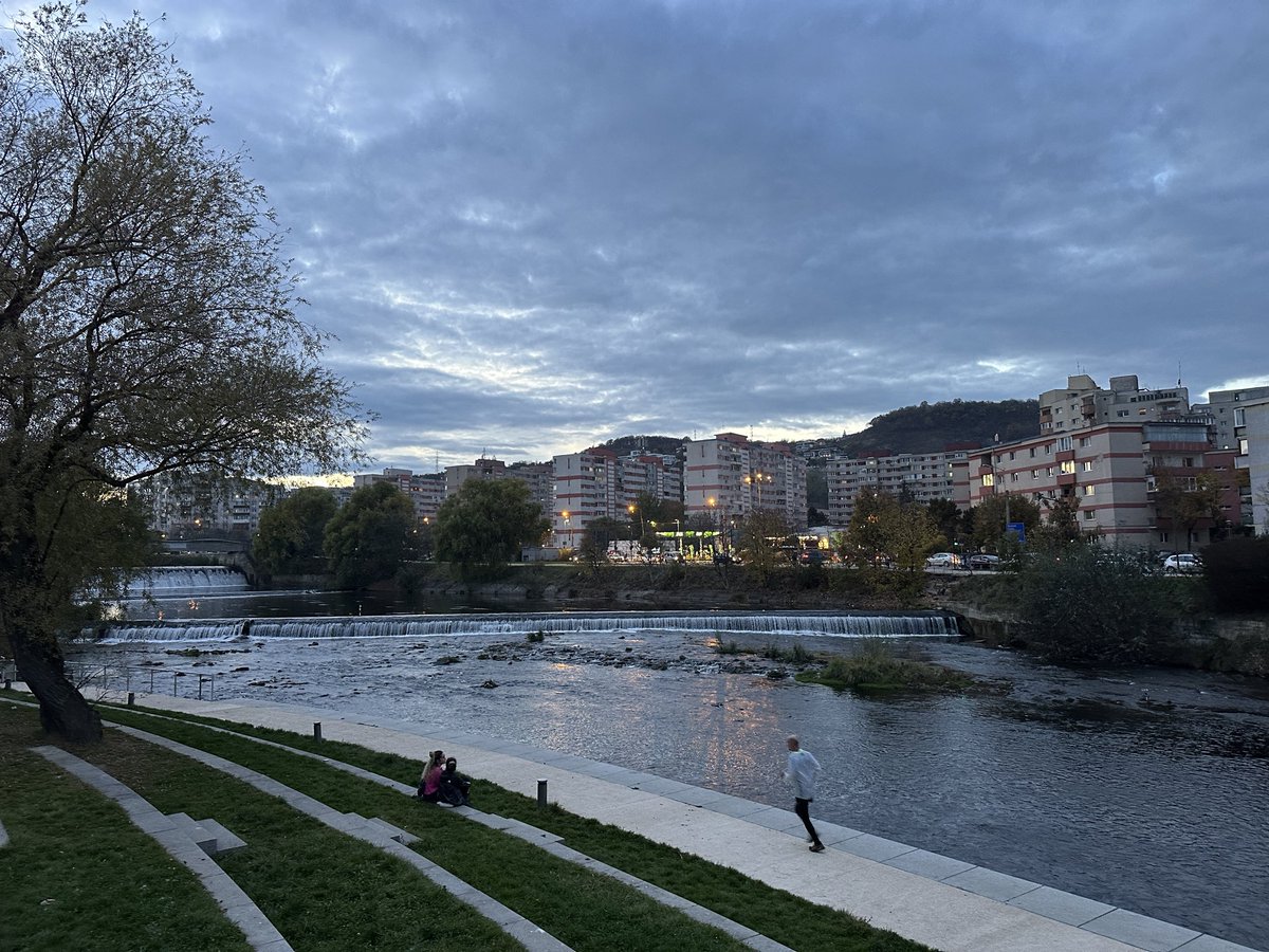 Am primit o provocare de la un amic: mi-a cerut să găsesc ceva fain din Cluj despre care să vorbesc! Cică sunt prea cârcotaș! Am și motive: metrou, centură, trafic etc. Dar azi am zis să iau bicicleta și să descopăr Clujul altfel. Am plecat din zona FSEGA spre Parcul Babeș, apoi