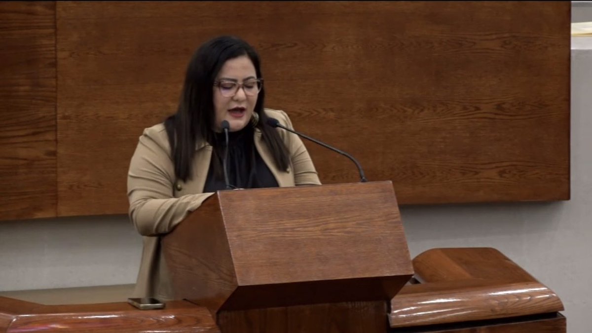 Paty_Aradillas's tweet image. Presente iniciativa en Pleno del Congreso del Estado presente iniciativa con la que propongo reformar la Ley de Salud para prohibir cirugías estéticas en menores de 18 años y sancionar a quienes las realicen sin autorización.