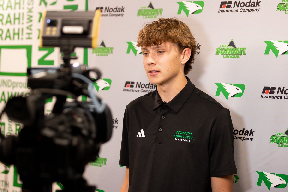 Chatting 🏀 at Media Day

#UNDproud | #LGH