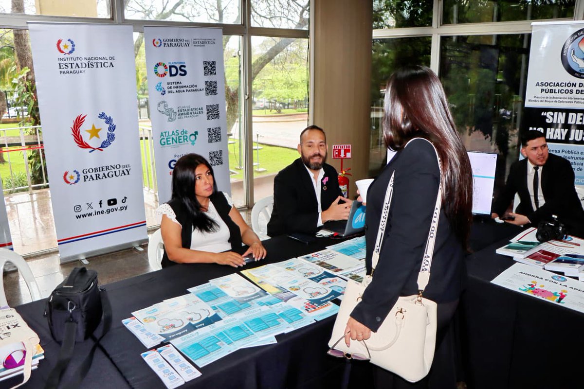 INE_Paraguay's tweet image. El INE estuvo presente en el XI Congreso Nacional del @MDP_py. En el stand, los participantes exploraron publicaciones, materiales informativos y plataformas digitales que ofrece la institución, en sintonía con el lema del encuentro: "Acceso a la justicia en la era digital".