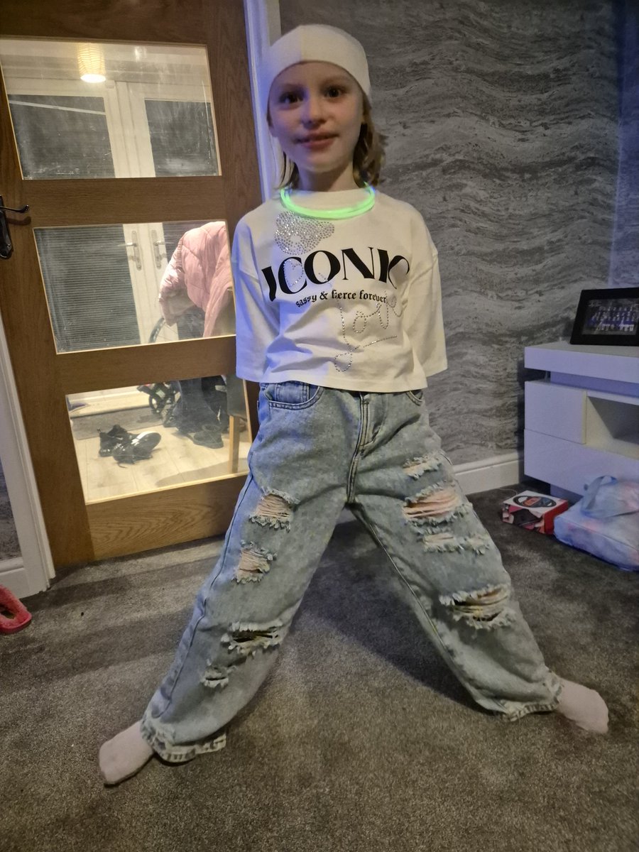 School disco! 💛💛