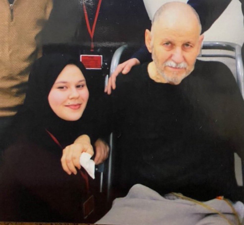 Ünv.öğrencisi Süeda dışarıda olması gereken Alzheimer hastası babası İbrahim Güngör’ün hakkını savunduğu için 20 Haziran’dan bu yana cezaevinde bulunuyor. Babasının tabutla tahliye edilmesinin ardından yaşadığı kayıpla büyük bir üzüntü yaşayan Süeda serbest bıfakılmal!
#KHKZulmü