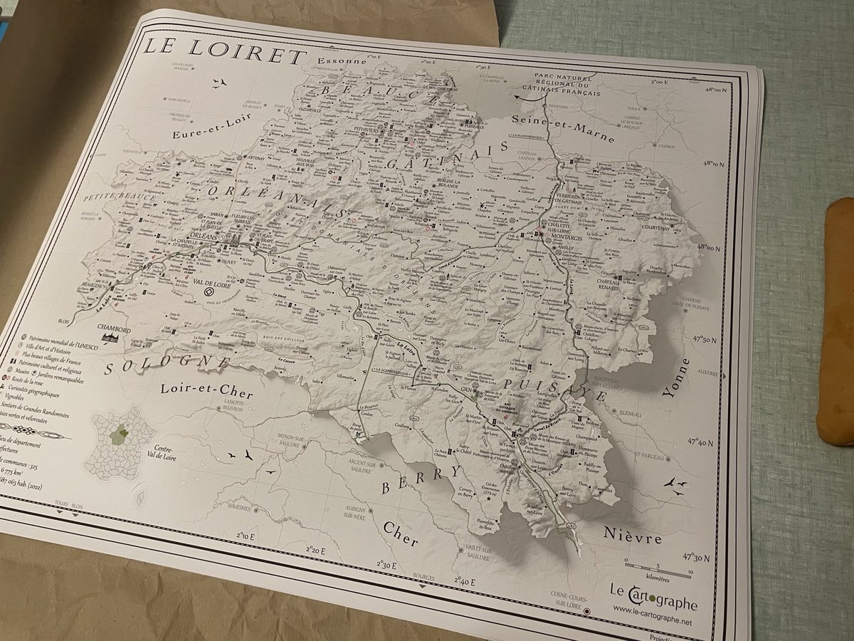 lecartographe's tweet image. C’est parti pour les premiers envois du #PosterCarto du #Loiret ! 🍷✉️