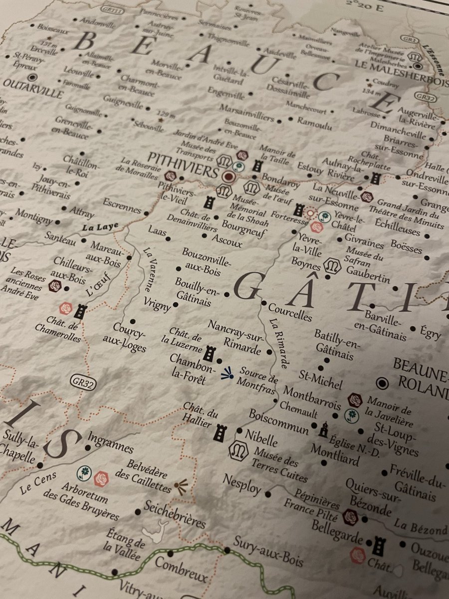 lecartographe's tweet image. C’est parti pour les premiers envois du #PosterCarto du #Loiret ! 🍷✉️