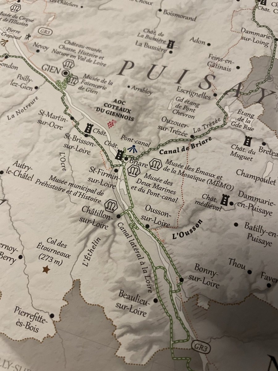 lecartographe's tweet image. C’est parti pour les premiers envois du #PosterCarto du #Loiret ! 🍷✉️