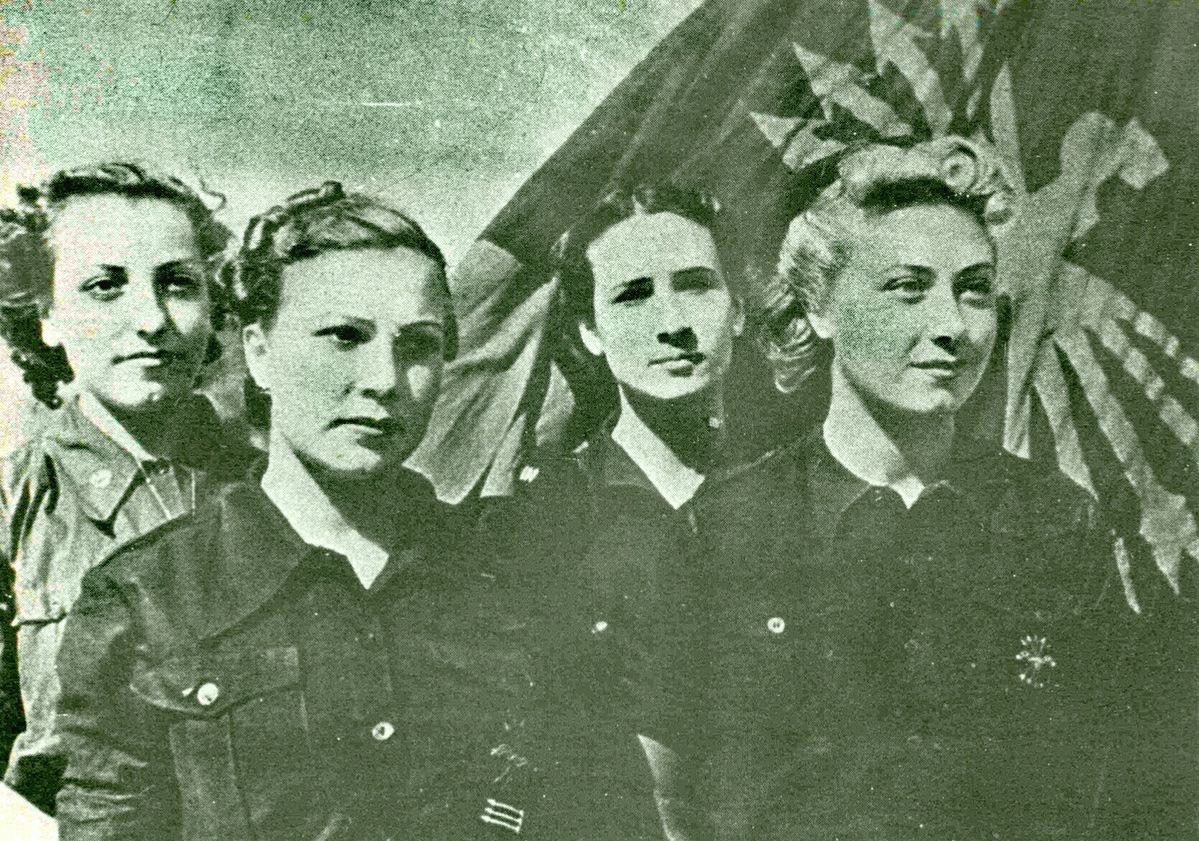 𝐿𝑎 𝑚𝑢𝑗𝑒𝑟 𝑓𝑎𝑙𝑎𝑛𝑔𝑖𝑠𝑡𝑎: 𝑣𝑖𝑟𝑡𝑢𝑜𝑠𝑎, ℎ𝑢𝑚𝑖𝑙𝑑𝑒 𝑦 𝑝𝑎𝑡𝑟𝑖𝑜́𝑡𝑖𝑐𝑎.