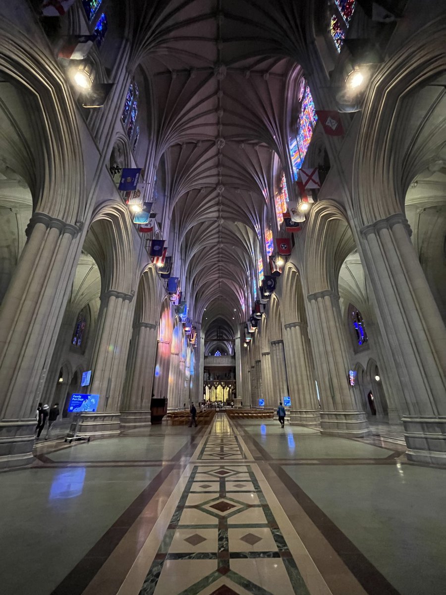 BunsoldMiddle's tweet image. Bus 2 visiting the Washington National Cathedral #bus2 #bmsdc #stainedglass #ilikebigbuttresses