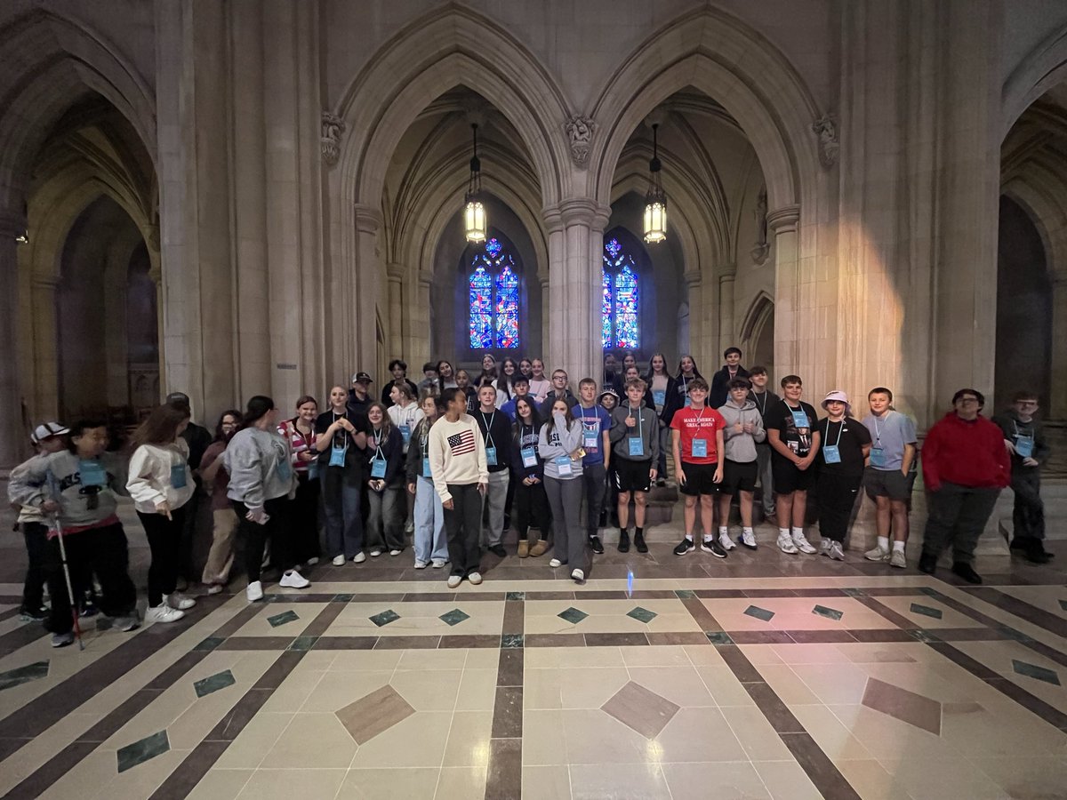 BunsoldMiddle's tweet image. Bus 2 visiting the Washington National Cathedral #bus2 #bmsdc #stainedglass #ilikebigbuttresses