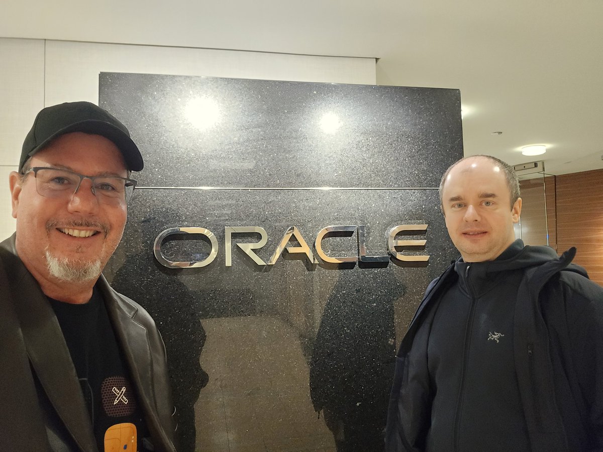 JaysonHanes's tweet image. what an amazing experience here @google in Chicago! we presented all things @OracleAPEX and @OracleDatabase @ GCP to a full room of students, consultants and new customers! #orclAPEX