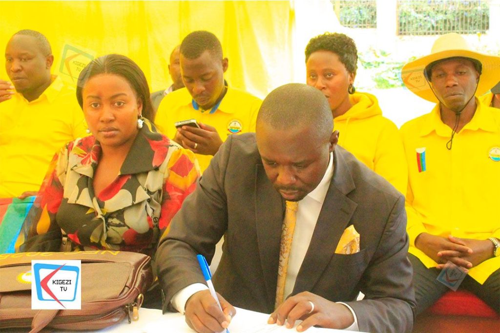 SilverKayondo's tweet image. We are back in Ndorwa West, Kabale where our candidate ndugu Eliab Naturinda is going to add a second round defeat to David Bahati. We don't want unprincipled politics.